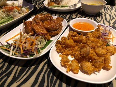 เอ็นไก่ทอด และปีกไก่น้ำแดง