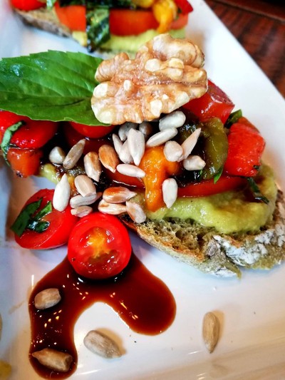 Avocado Bruschetta ราคา 190 บาท