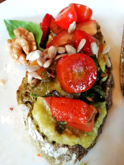 Avocado Bruschetta ราคา 190 บาท