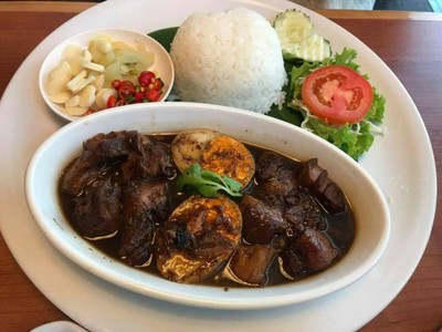 ข้าวสวยกับพะโล้