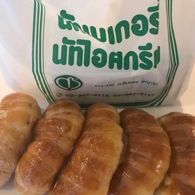 ครัวซองแฮมชีสขนาดใหญ่