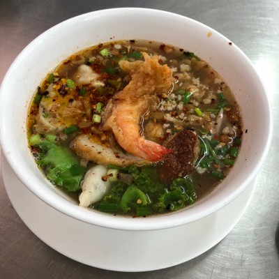 เกาเหลาต้มยำกุ้งทอด