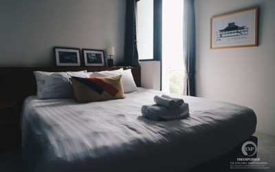 ภายในห้องนอนค่อนข้างโปร่งโล่งสบาย "นอนได้นอนดี" กันเลยทีเดียว