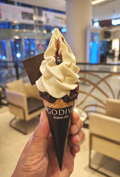 Mini Soft Serve Vanilla White Chocolate