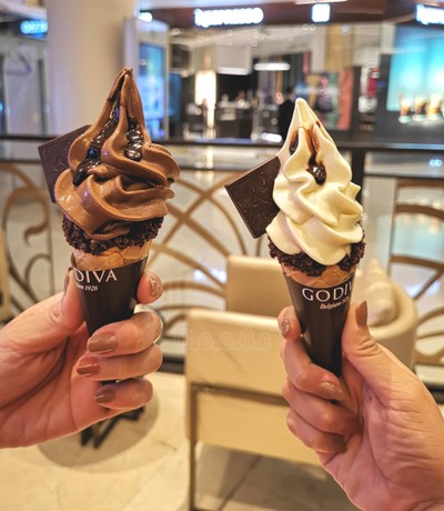 Mini Soft Serve Chocolate