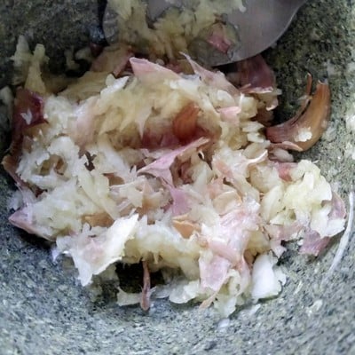 วิธีทำ หมูผัดกระเทียม วิธีทำ หมูผัดกระเทียม