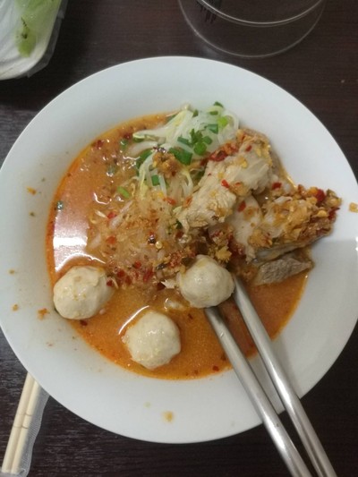 ก๋วยเตี๋ยวกระดูกอ่อนต้มยำน้ำข้น