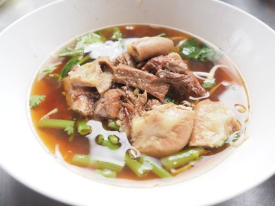 ก๋วยเตี๋ยวเนื้อวัวรสเยี่ยม ถนนมูลเมือง