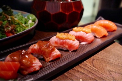 Super Salmon Sushi Set