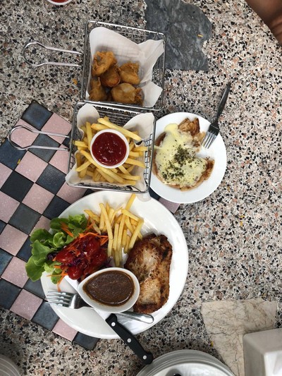 นักเก็ตไก่ 69 เฟร้นฟราย 69 สเต็กไก่ 149 โรตีชีส 39