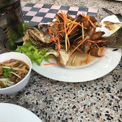 ปลากระพงทอดราดน้ำปลา325