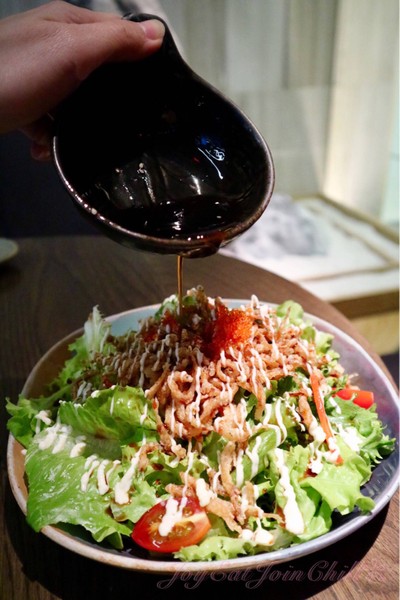 Shirauo Salad สลัดปลาเงินทอดกรอบ