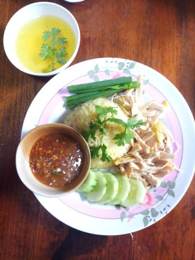 ข้าวมันไก่เด็กหอ