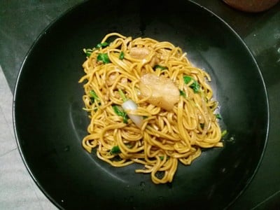 วิธีทำ หมี่เหลืองผัดกระเพรา