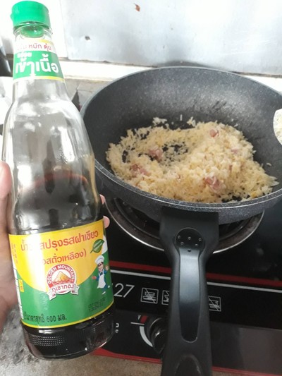 วิธีทำ ข้าวผัดไข่ใส่เเหนม วิธีทำ ข้าวผัดไข่ใส่เเหนม