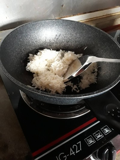 วิธีทำ ข้าวผัดไข่ใส่เเหนม วิธีทำ ข้าวผัดไข่ใส่เเหนม