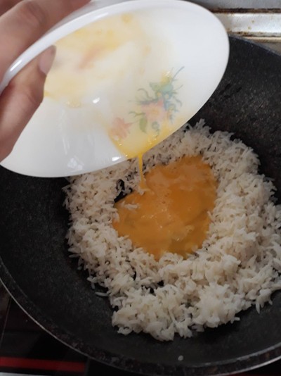 วิธีทำ ข้าวผัดไข่ใส่เเหนม วิธีทำ ข้าวผัดไข่ใส่เเหนม