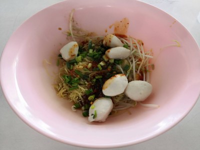 บะหมี่แห้งลูกชิ้นหมู