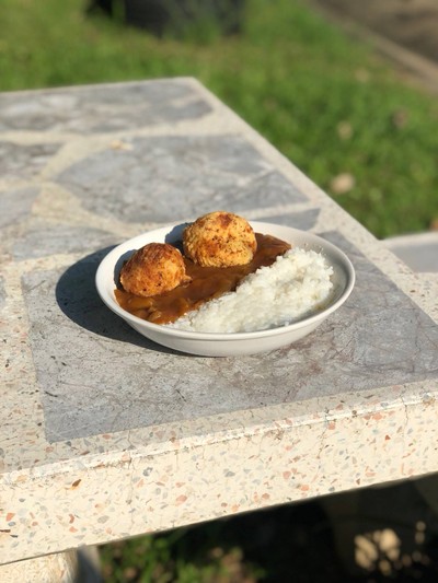 ไก่บดยัดใส่ชีดห่อมันทอดที่ผมกินกับเเกงกระหรี่เเต่ไม่สอนทำเเกงกระหรี่