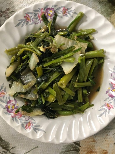 ผัดผักกระเฉดหมูคั่วเค็ม