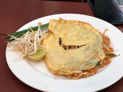 ผัดไทห่อไข่