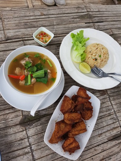 อาหาร หรือ เครื่องดื่ม