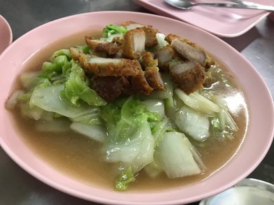 ผักกาดขาวผัดหมูกรอบ