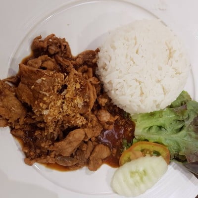 ข้าวหมูกระเทียม