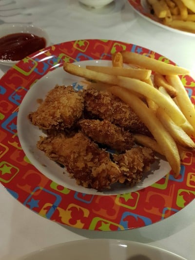 ไก่ทอดกับเฟรนฟราย เมนูเด็ก