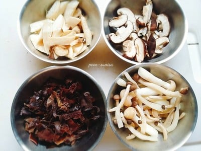 วิธีทำ ลาบรวมมิตรเห็ดเจ วิธีทำ ลาบรวมมิตรเห็ดเจ