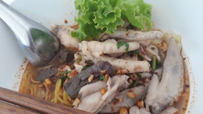 ก๋วยเตี๋ยวไก่ต้มยำพิเศษ