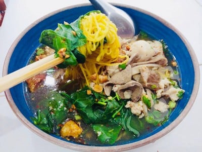ก๋วยเตี๋ยวหมูใบตำลึงแม่สมใจ
