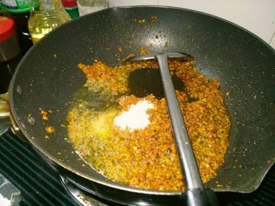 วิธีทำ ผัดเครื่องแกงกุ้งสด (สูตรปักษ์ใต้)