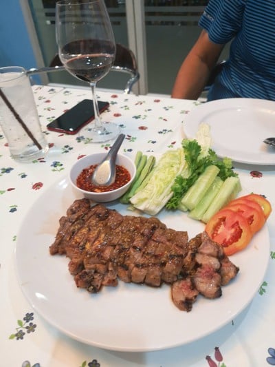 สเต็กเนื้อจิ้มแจ่ว