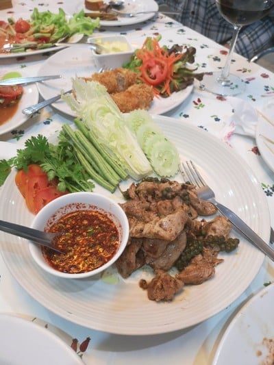 สเต็กเนื้อจิ้มแจ่ว