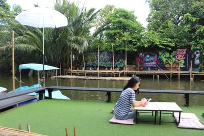 บรรยากาศ ซีฟู้ดฮาลาลริมคลอง คาเฟ่เดอคาแนล สุขสวัสดิ์66