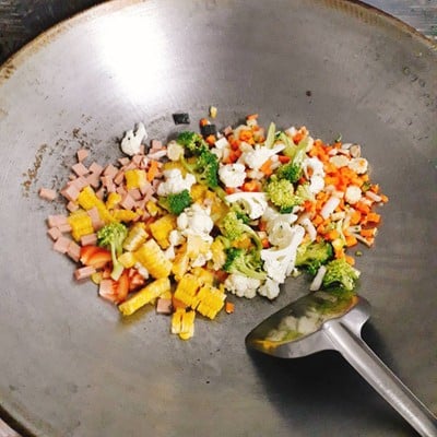 วิธีทำ ข้าวผัดปลาเค็มเจ พร้อมซุปสาหร่าย วิธีทำ ข้าวผัดปลาเค็มเจ พร้อมซุปสาหร่าย