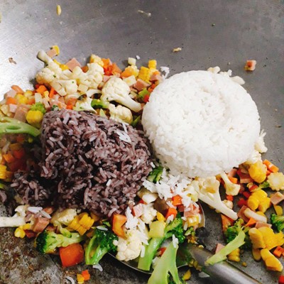 วิธีทำ ข้าวผัดปลาเค็มเจ พร้อมซุปสาหร่าย วิธีทำ ข้าวผัดปลาเค็มเจ พร้อมซุปสาหร่าย