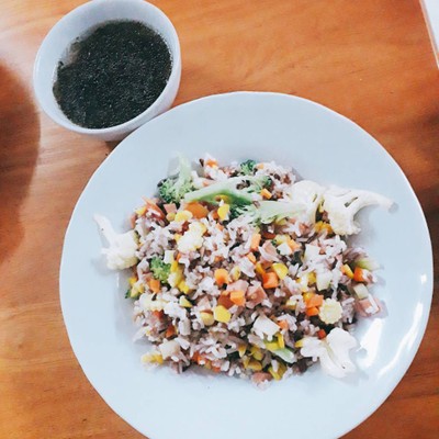 ข้าวผัดปลาเค็มเจ พร้อมซุปสาหร่าย