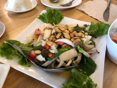 ยำเห็ดสามอย่าง