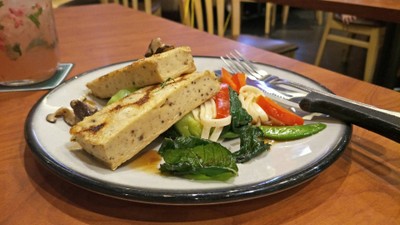 สเต็กเต้าหู้เห็ด กับพาสต้าราดซอสงา