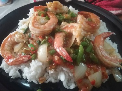 ผัดกะเพรากุ้ง เอาตัวใหญ่ๆไปเลย