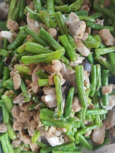 ผัดถั่วฝักยาว