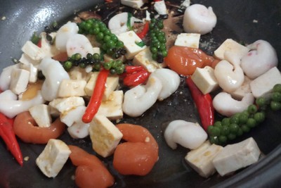 วิธีทำ กุ้งผัดขี้เมากะเพรากรอบ "เจ"