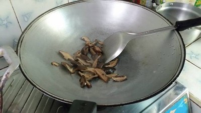 วิธีทำ ผัดถั่วลันเตาเห็ดหอมเจ