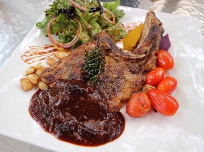Veggie's Bed Bistro (ร้านแปลงผัก เวจจี้เบดส์ บิสโทร) Veggie's Bed Bistro (ร้านแปลงผัก เวจจี้เบดส์ บิสโทร)
