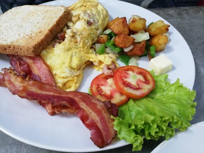 อาหาร หรือ เครื่องดื่ม