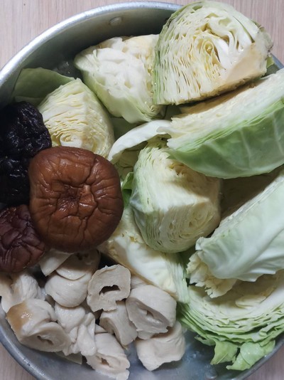 วิธีทำ ต้มกะหล่ำปลี J
( สูตรทำตามคุณนายแม่) วิธีทำ ต้มกะหล่ำปลี J
( สูตรทำตามคุณนายแม่)