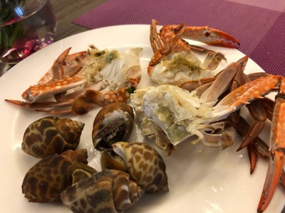 อาหาร หรือ เครื่องดื่ม