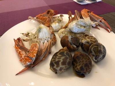 อาหาร หรือ เครื่องดื่ม